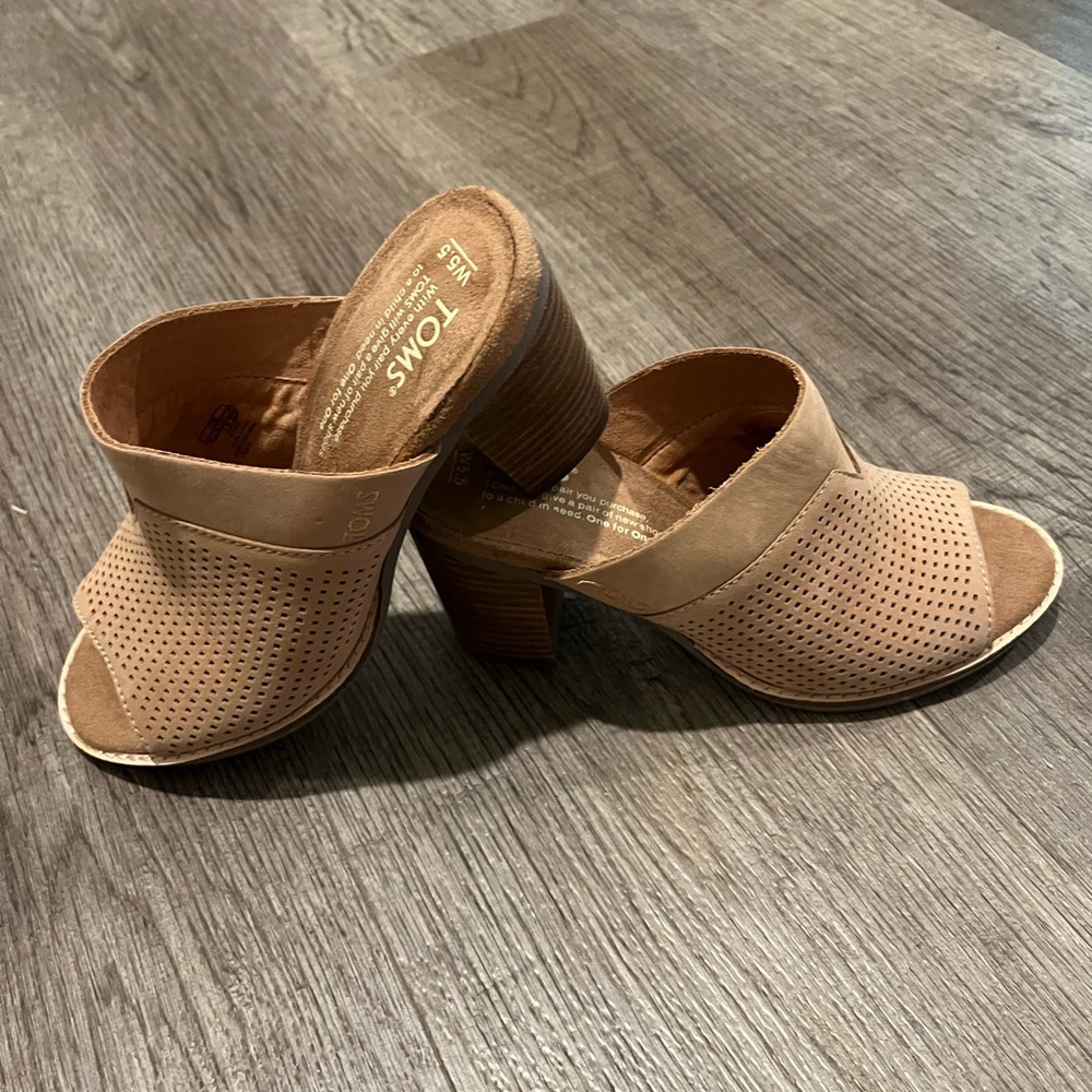 Toms wedges